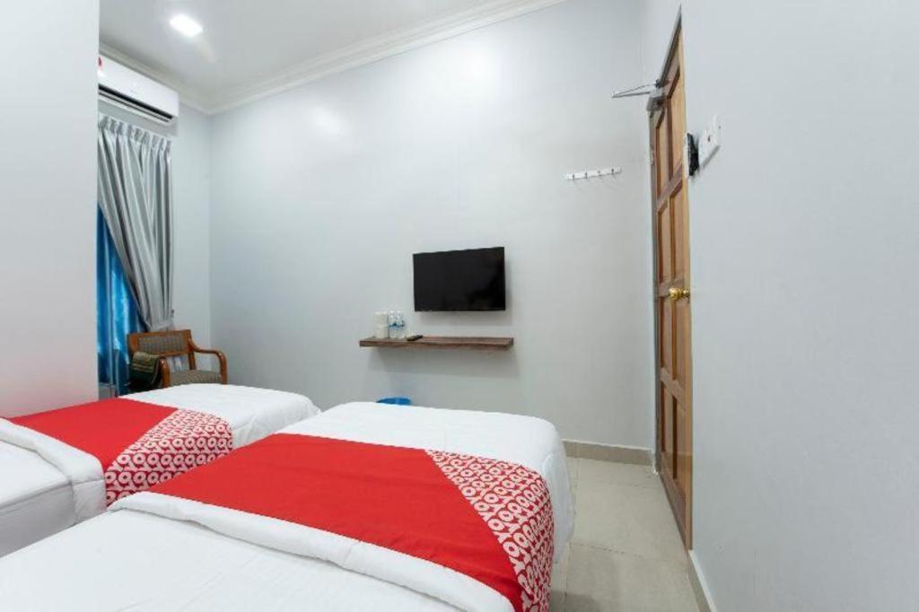 Oyo 90234 Sungai Rengit City Resort 2 Kampung Sungai Rengit Ngoại thất bức ảnh